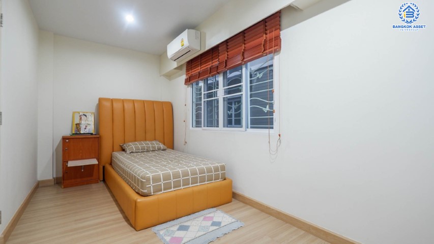 *****ทาวน์โฮมมือสอง ห้องมุม! ม.วิชั่นสมาร์ทไลฟ์ สถานีรถไฟฟ้าบางพลู-รัตนาธิเบศร์ 3 ชั้น เนื้อที่ 22.7 ตร.ว พร้อมฟังก์ชั่น 3 ห้องนอน 3 ห้องน้ำ 2 ที่จอดรถ บนพื้นที่ใช้สอย 135 ตร.ม. บ้านใหม่ สภาพดี แถมเฟอร์นิเจอร์ทั้งหลัง เข้าอยู่ได้ทันที การเดินทางสะดวกสบายเข้า-ออกได้หลายเส้นทาง ใกล้รถไฟฟ้าสาย สีม่วง "สถานีบางพลู"